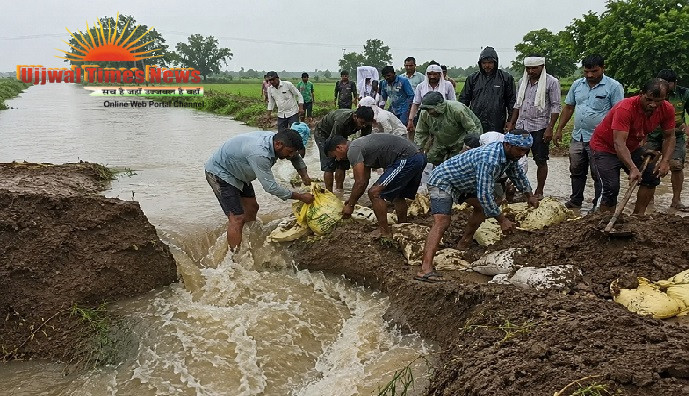 माइनर की पटरी तीन जगह टूटी, खेतों में घुसा पानी; बारिश में ही किसानों ने संभाला मोर्चा
