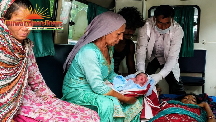 चलती एंबुलेंस में गूंजी किलकारी, महिला ने बेटे को दिया जन्म