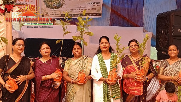 'एक पेड़ माँ के नाम' अभियान के तहत हरदोई में वृहद वृक्षारोपण, पर्यावरण संरक्षण का लिया गया सामूहिक संकल्प