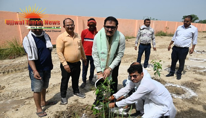 वृक्षारोपण अभियान के माध्यम से पर्यावरण संरक्षण का लिया संकल्प, जिला पंचायत अध्यक्ष किशन चौधरी ने किया पौधारोपण