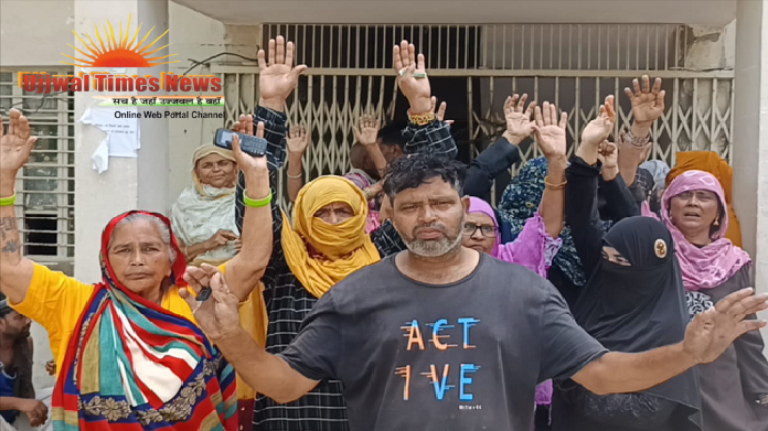 बिजली संकट पर महिलाओं का फूटा गुस्सा: 16 घंटे से अंधेरे में बिश्लोकर मोहल्ला