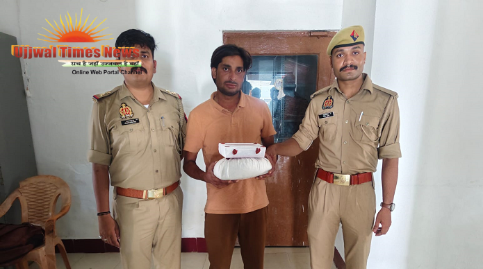 मथुरा पुलिस की बड़ी कार्रवाई: गैंगस्टर आरोपी गिरफ्तार, 3 फर्जी आधार कार्ड, गांजा और मोबाइल बरामद