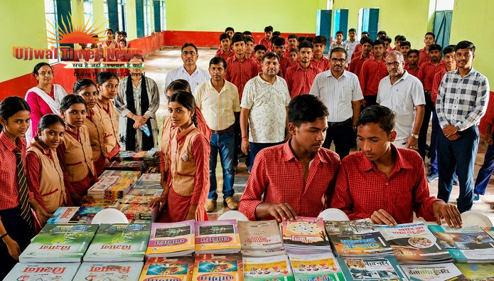 गांधी विद्यालय में सजा ज्ञान का मेला, पुस्तकों की दुनिया से रूबरू हुए विद्यार्थी, डीआईओएस ने किया शुभारंभ