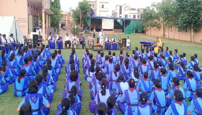जिला शिक्षा अधिकारी ने किया स्काउट-गाइड प्रशिक्षण शिविर का निरीक्षण, सकारात्मक सोच और अनुशासन का दिया संदेश