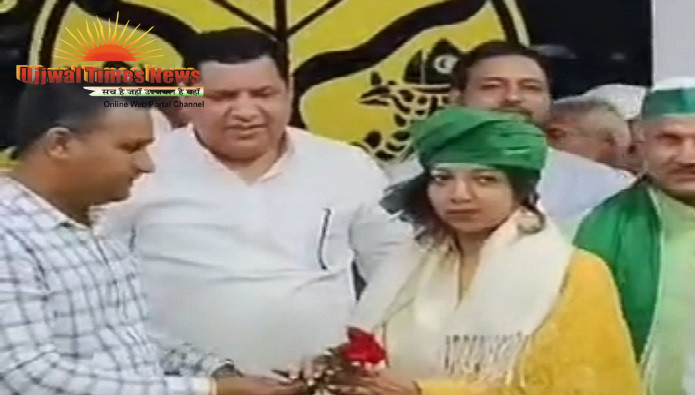 भाकियू ने जिलाधिकारी अस्मिता लाल को बताया किसानों की हितैषी, पगड़ी पहनाकर किया सम्मानित; चार नवनियुक्त एसडीएम का स्वागत, स्थानांतरित अधिकारियों को दी भावभीनी विदाई