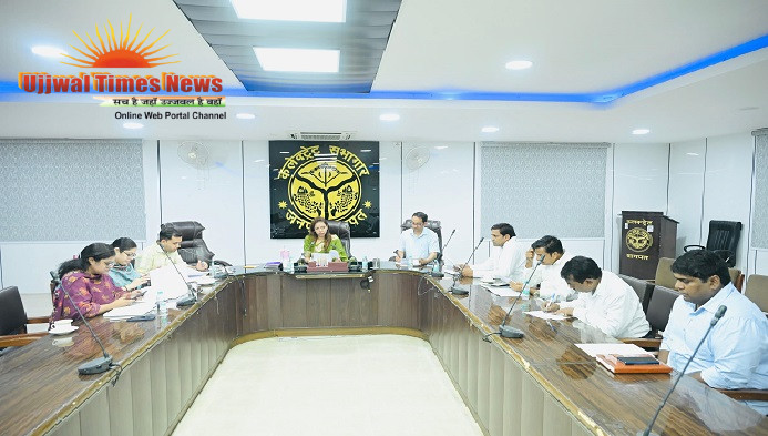 मतदेय स्थलों के सम्भाजन को लेकर जिला निर्वाचन अधिकारी ने राजनीतिक दलों के साथ की बैठक