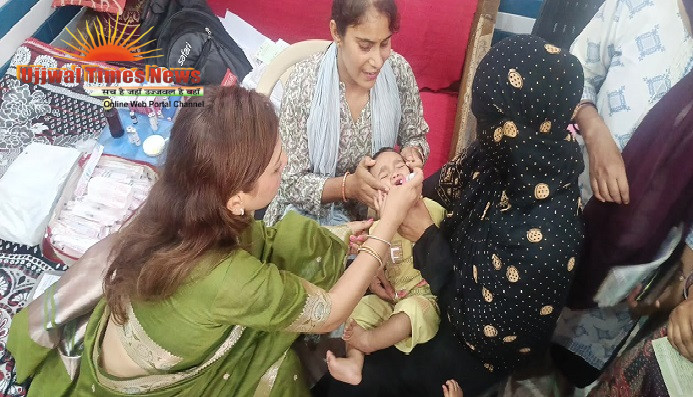 जिलाधिकारी अस्मिता लाल ने बच्चों को पिलाई पोलियो की दवा , नियमित टीकाकरण अभियान का किया शुभारंभ