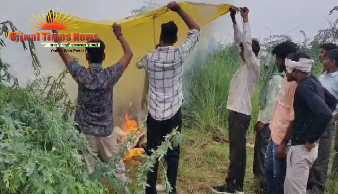 जलभराव बना अंतिम यात्रा में बाधा, ग्रामीणों ने उठाए विकास कार्यों पर सवाल