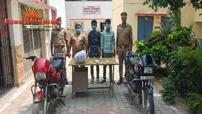 पुलिस ने दो चोरी की घटनाओं का किया खुलासा, तीन आरोपी गिरफ्तार; नकदी, हथियार, जींस और बिना नंबर की बाइक बरामद