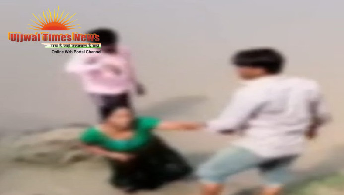 तानों और पारिवारिक कलह से तंग महिला ने यमुना में लगाई छलांग, गोताखोरों ने बचाया, पुलिस ने उपचार हेतु भर्ती कराया