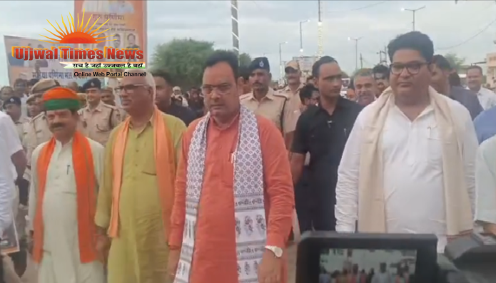 गोवर्धन पहुंचे राजस्थान के मुख्यमंत्री भजनलाल शर्मा, श्रद्धालुओं की सेवा कर दिया सेवा और संस्कार का संदेश