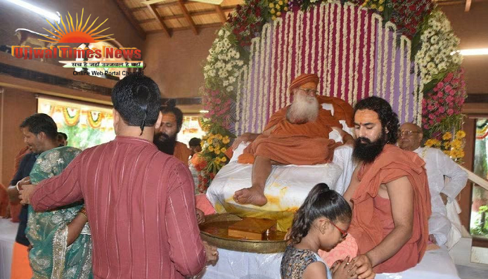 रमणरेती आश्रम में गुरु पूर्णिमा पर गूंजे वैदिक मंत्र, गुरु शरणानंद महाराज के चरणों में उमड़ी हजारों श्रद्धालुओं की आस्था