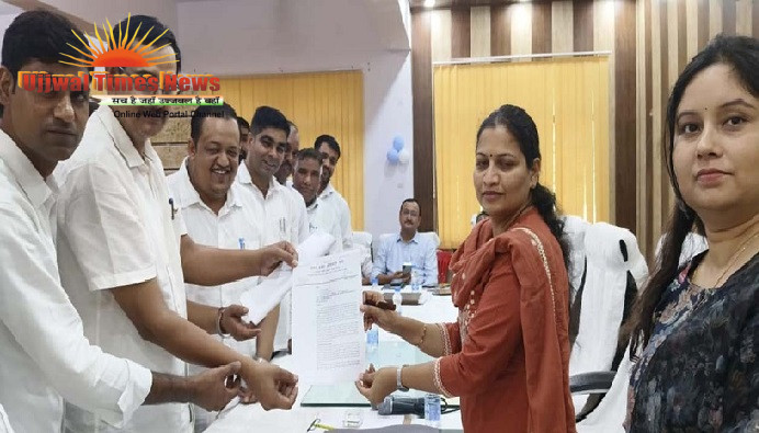 मांगें नहीं मानी गईं तो 5 अगस्त से आंदोलन करेंगे लेखपाल, खेकड़ा तहसील में प्रदर्शन कर सौंपा ज्ञापन