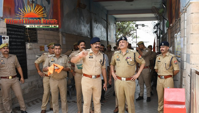 डीजी पीएसी व मेरठ जोन के अपर पुलिस महानिदेशक ने पुरा महादेव मंदिर व मेला क्षेत्र की सुरक्षा व्यवस्था परखी