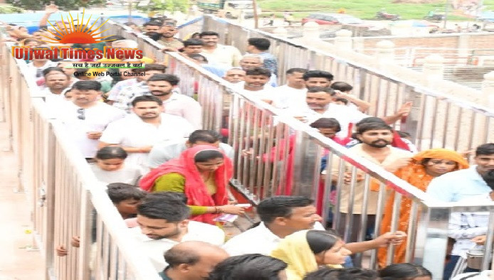 पौराणिक महत्व के परशुरामेश्वर महादेव मंदिर में श्रावण के पहले सोमवार उमड़ा आस्था का सैलाब, जलाभिषेक के लिए लगीं लंबी कतारें