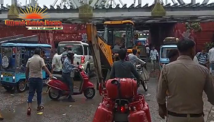 मथुरा में बारिश ने खोली व्यवस्थाओं की पोल, नया बस स्टैंड पुल के नीचे जलभराव से थमी रफ्तार