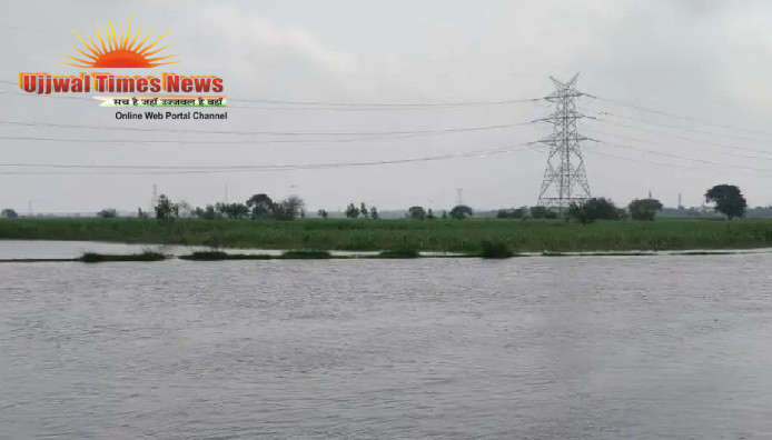 हिंडन नदी उफान पर, किसानों की सैकड़ों बीघा फसलें जलमग्न, मुआवजे की मांग तेज
