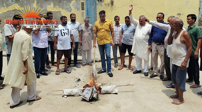 आरक्षण का पुतला फूंका तथा एक महीने तक जिले के गांवों में होंगी पंचायतें ; अगले महीने कलेक्ट्रेट में होगी महापंचायत : एड दीपक शर्मा
