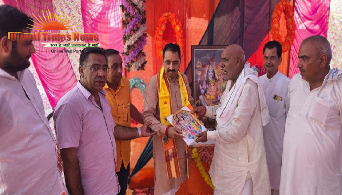 बुद्धिजीवी प्रकोष्ठ के राष्ट्रीय अध्यक्ष द्वारा चिकित्सा शिविर का उद्घाटन, थकान मिटाने को की गई कांवड़ियों की मालिश