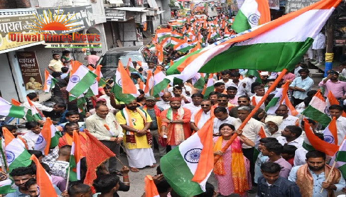 तिरंगे के रंग में रंगा पीलीभीत, स्वाभिमान तिरंगा यात्रा में उमड़ा देशभक्ति का सैलाब