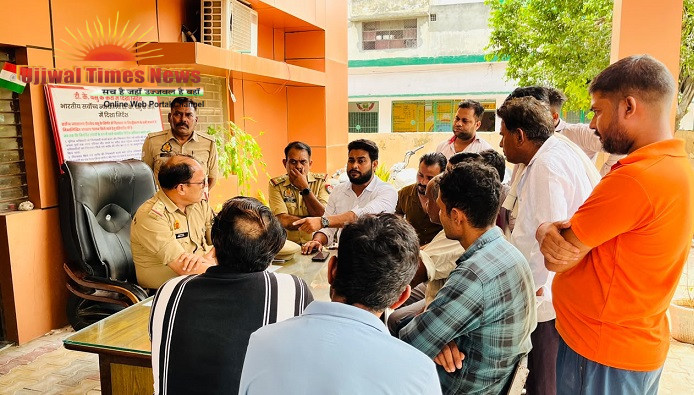 युवती की बरामदगी को लेकर राष्ट्रीय बजरंग दल का प्रदर्शन, कोतवाली प्रभारी ने दिया शीघ्र कार्रवाई का आश्वासन