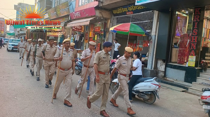 आगामी नगर निकाय चुनावों के मद्देनजर चिड़ावा में पुलिस का फ्लैग मार्च, शांतिपूर्ण मतदान का दिया संदेश