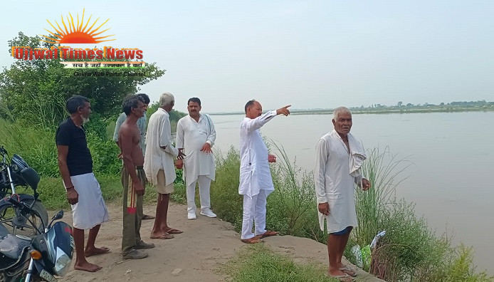 यमुना की धारा मोड़ने का आरोप, बदरखा के ग्रामीणों में दहशत, तटबंध निर्माण रोकने की मांग