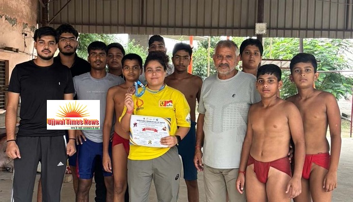 उत्तराखंड में दादा महारम अखाड़े की महिला मल्ल पूनम नैन ने जीता स्वर्ण, हुआ जोरदार स्वागत