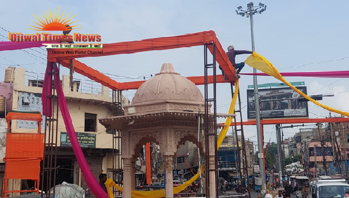 जन्माष्टमी से पहले सजने लगी कृष्ण नगरी, 25 प्रमुख चौराहों पर रंग-बिरंगी रोशनी से होगा श्रद्धालुओं का स्वागत