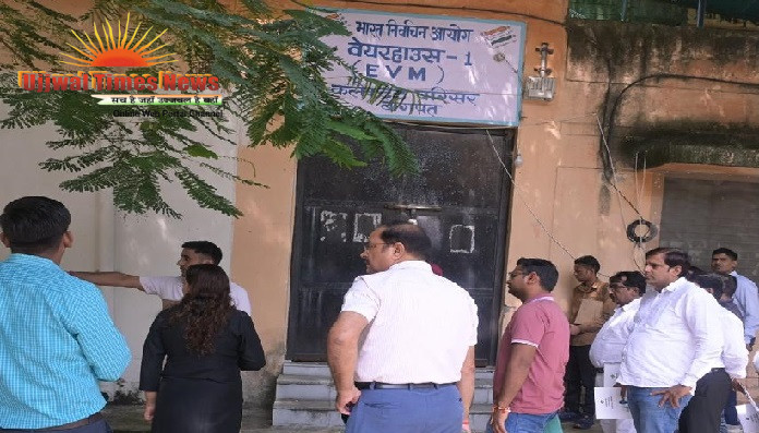 जिला निर्वाचन अधिकारी ने ईवीएम एफएलसी की तैयारियों का लिया जायजा