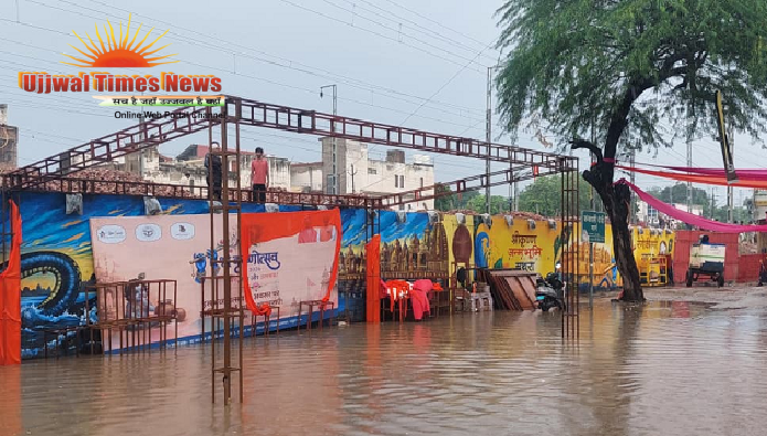 जन्माष्टमी से पहले मथुरा की जल निकासी व्यवस्था की खुली पोल, आधे घंटे की बारिश में सड़कें बनीं तालाब