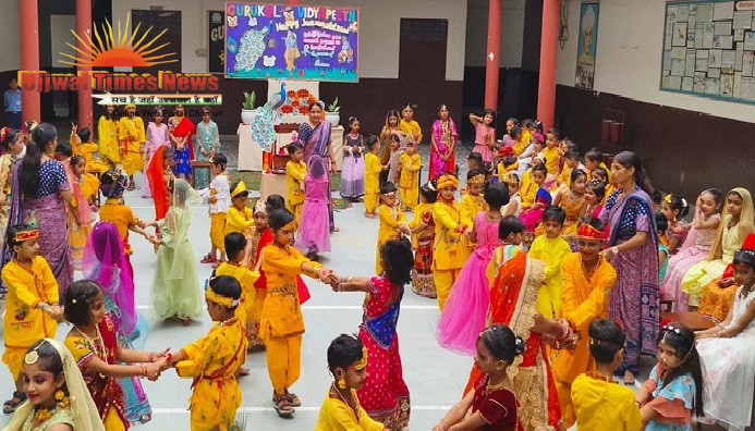 वृंदावन की भक्ति में रंगा गुरुकुल विद्यापीठ, राधा-कृष्ण की झांकियों ने मोहा मन