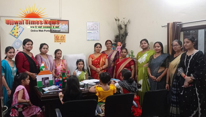 शिक्षक दिवस : शिक्षिकाओं की भूमिका में छात्राओं की अनूठी प्रस्तुति, सभी का मन मोहा