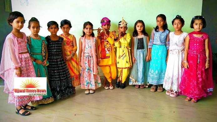 देवकृष्णा स्कूल में राधा-कृष्ण की मनमोहक छटा, मटकी फोड़ प्रतियोगिता बनी आकर्षण का केंद्र