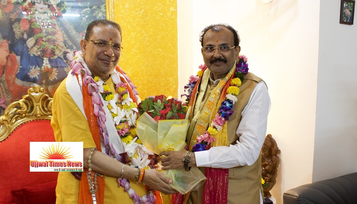वृंदावन में श्रीकृष्ण जन्माष्टमी महोत्सव का भव्य समापन, नंद उत्सव और दही हांडी में उमड़ा श्रद्धालुओं का सैलाब