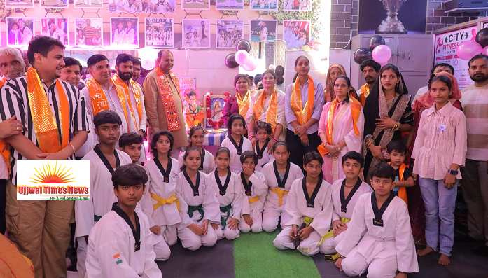 कोसीकलां में महिला जिम और ताइक्वांडो अकादमी का शुभारंभ, बेटियों ने दिखाए आत्मरक्षा के करतब