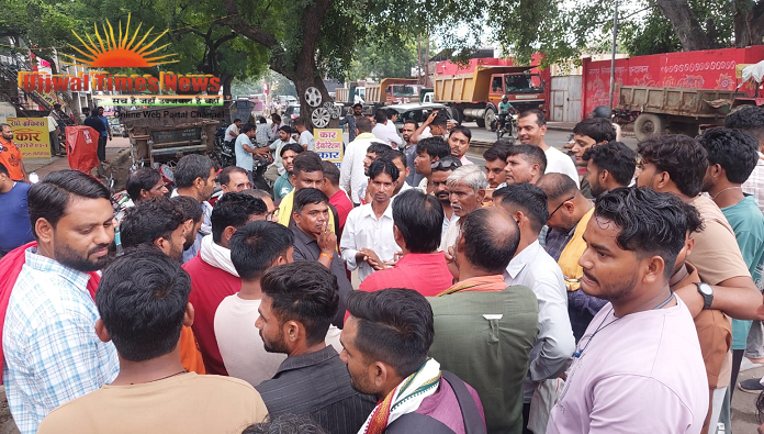 वेतन को लेकर नगर निगम के कचरा वाहन चालकों की हड़ताल, सफाई व्यवस्था प्रभावित होने के आसार