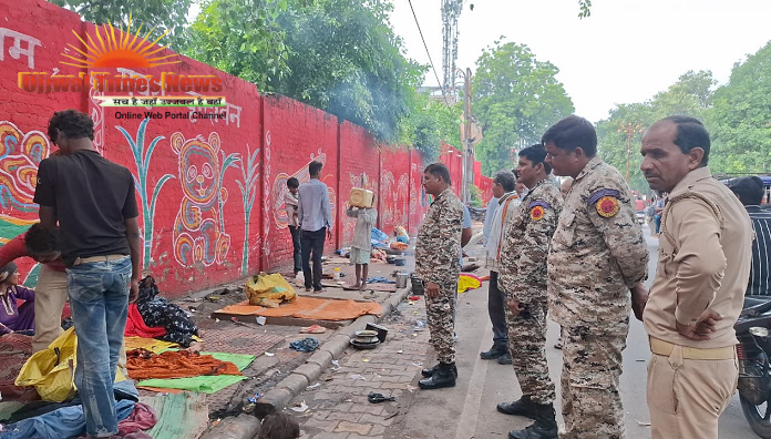व्यापारियों की शिकायत पर निगम की कार्रवाई, नाले के ऊपर बने अस्थायी कब्जे हटाए