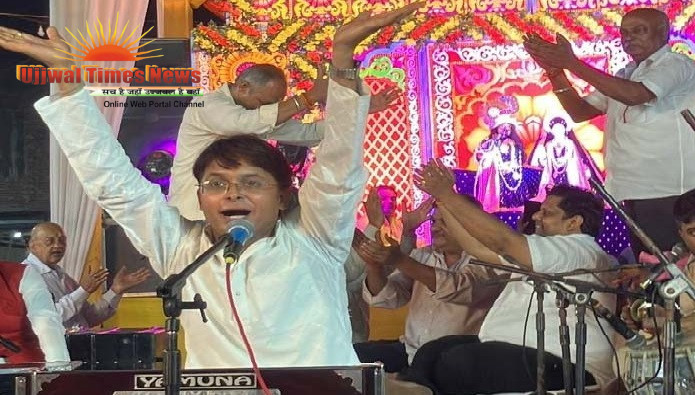 कृष्ण भजनों से देर रात तक गूंजता रहा खेकड़ा, रविश मिश्रा व नीलम यादव ने भजनों से बांधा समां