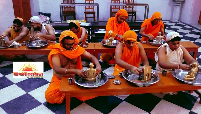 शांतिनाथ दिगंबर जैन बड़ा मंदिर में हुआ प्रतिमाओं का पावन मंजन