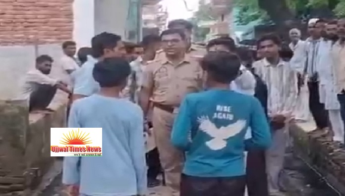 माखर गांव में गंदगी व जलभराव के खिलाफ ग्रामीणों की पंचायत