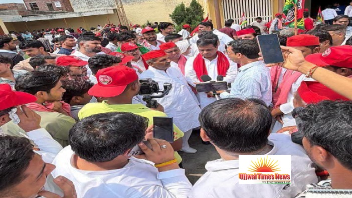 बालैनी में पुलिस ने रोकी पीडीए की साइकिल रैली, रवि बैसला से पुलिस की तीखी नोकझोंक