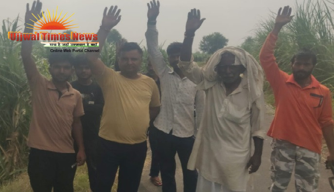 खेत में तेंदुआ देख किसान ने छिपकर बचाई जान, पंजों के निशान कैमरे में कैद