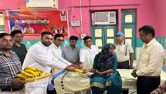 छपरौली सीएचसी में मरीजों को फल वितरित कर मनाया प्रधानमंत्री का जन्मदिवस