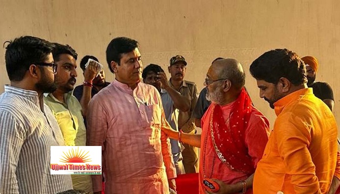 आकाश त्यागी को धमकी पर पंचायत में गरजे यति नरसिंहानंद और नंदकिशोर गुर्जर