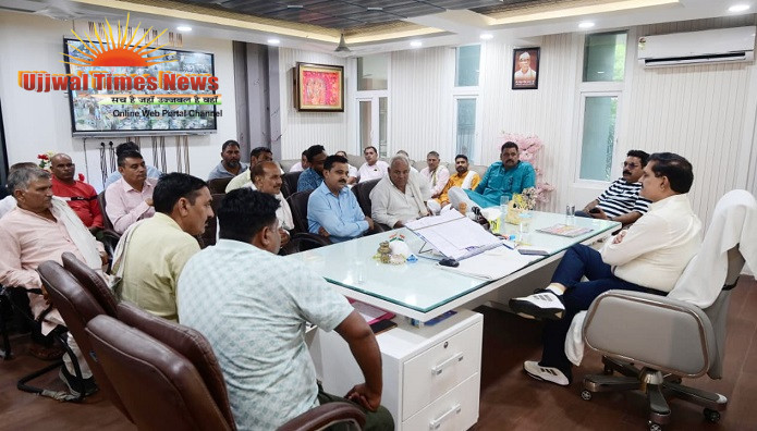 जिला पंचायत अध्यक्ष से मिले जनप्रतिनिधि और क्षेत्रवासी, समस्याओं को लेकर हुआ संवाद