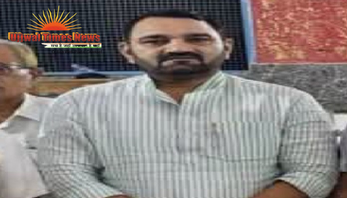 दुर्घटना में मृत पिता के पीड़ित परिवार को विधायक योगेश धामा ने दी एक लाख रुपये की सहायता