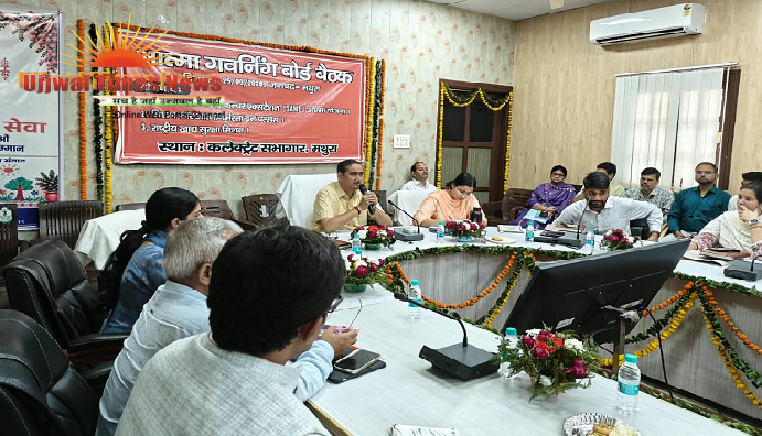 कृषि योजनाओं का लाभ हर बार नए किसानों तक पहुंचे: डीएम