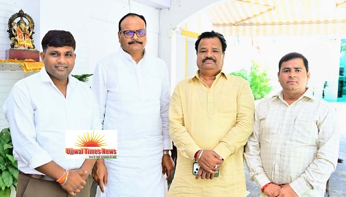 भाजपा नगर अध्यक्ष संदीप प्रजापति ने डिप्टी सीएम से मिलकर खेकड़ा की समस्याओं से कराया अवगत