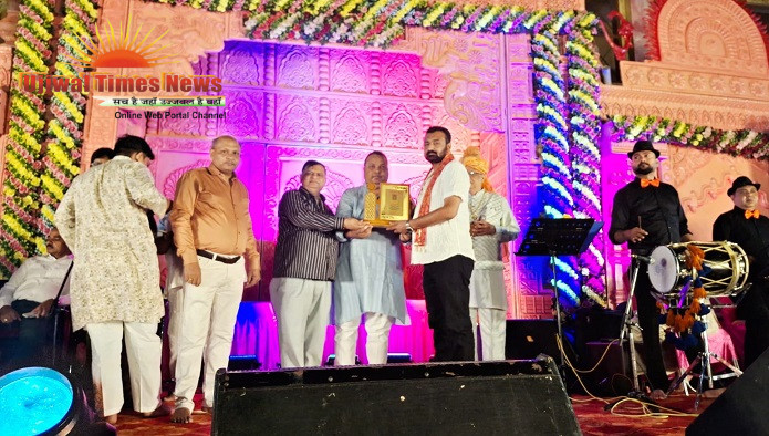 खेकड़ा में भव्य भजन संध्या एवं काव्य पाठ, झांकी व रथयात्रा के संयोजक भी सम्मानित